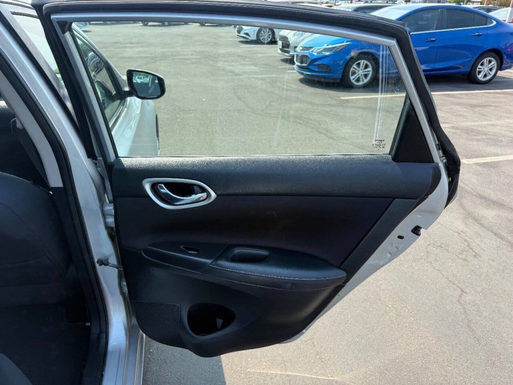 2016 Nissan Sentra Image 28