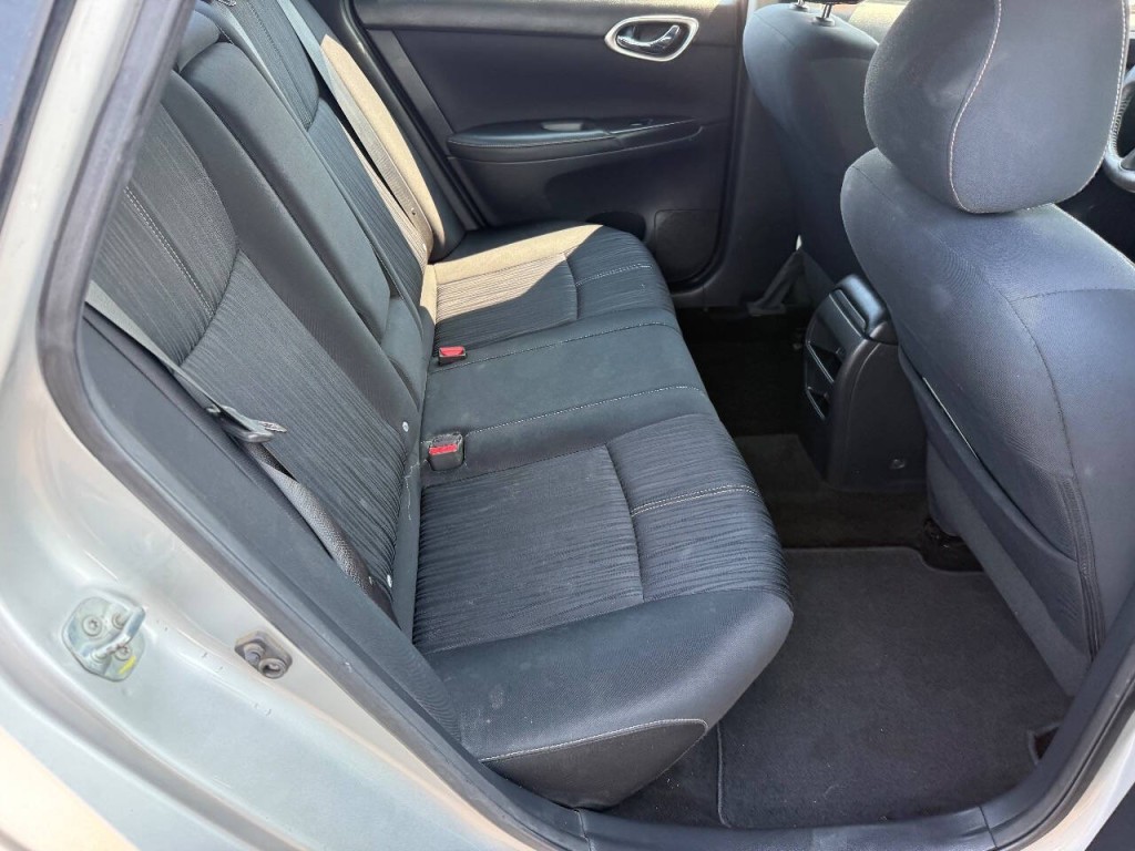 2016 Nissan Sentra Image 29