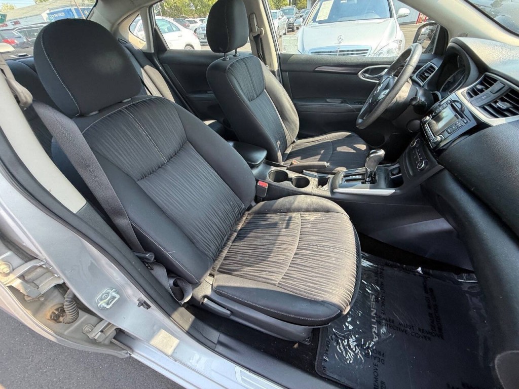 2016 Nissan Sentra Image 30