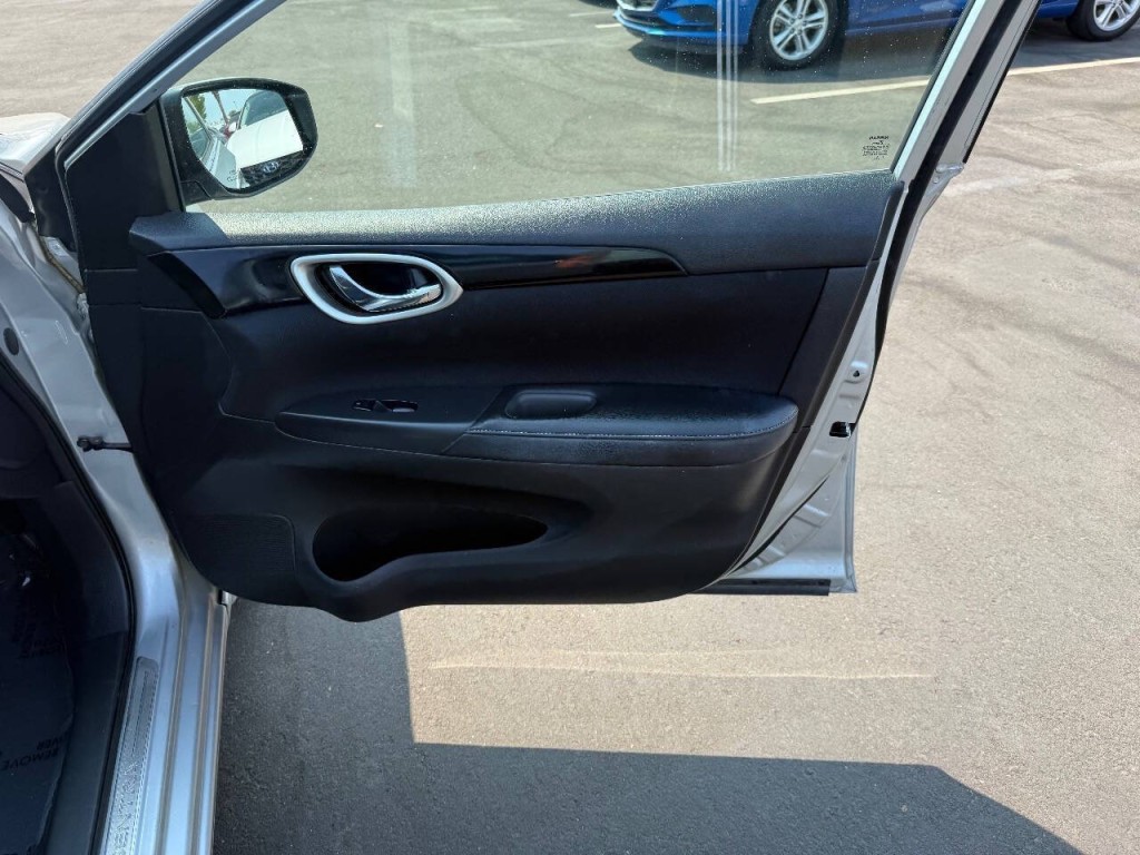 2016 Nissan Sentra Image 31