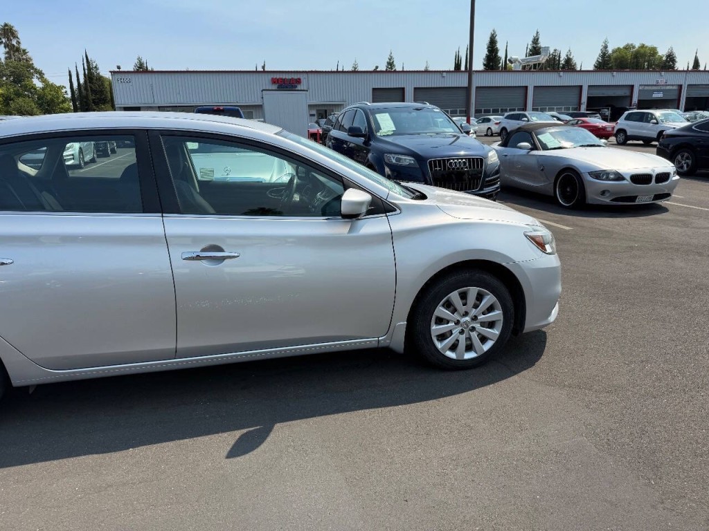 2016 Nissan Sentra Image 32