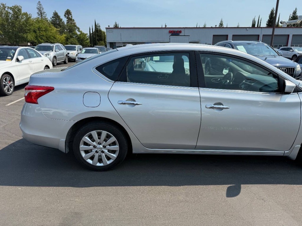 2016 Nissan Sentra Image 33