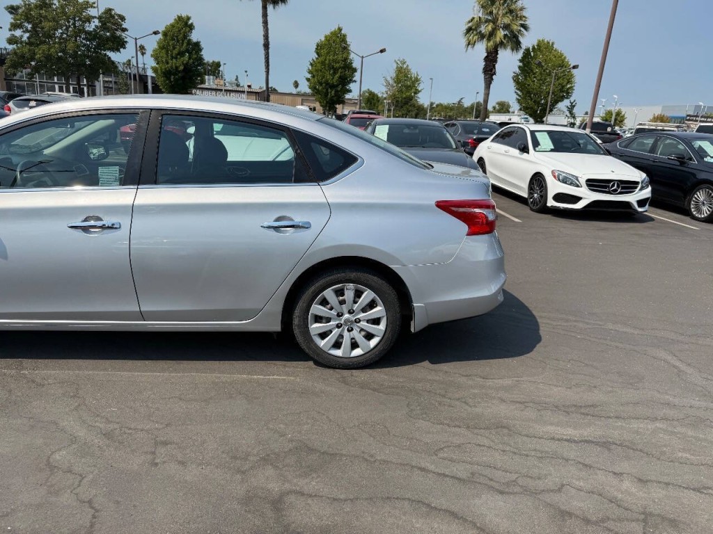 2016 Nissan Sentra Image 34