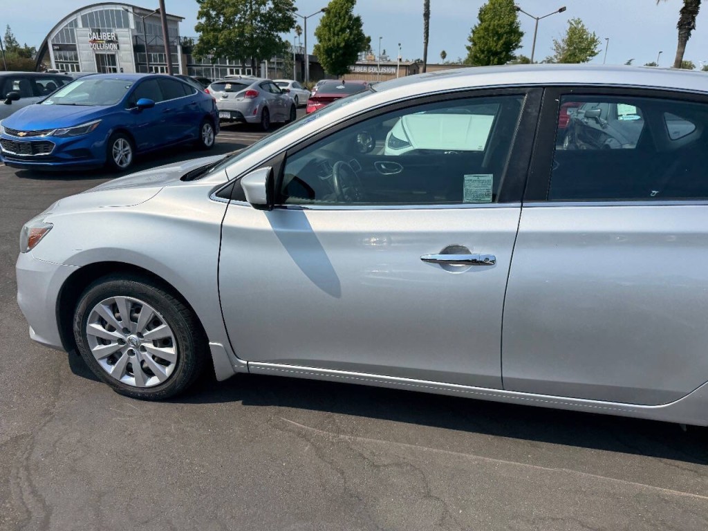 2016 Nissan Sentra Image 35