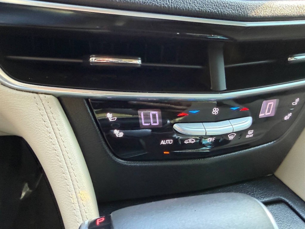 2016 Cadillac CT6 Image 16