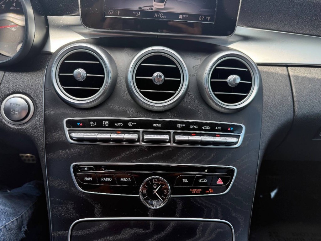 2017 Mercedes-Benz C-Class Image 17