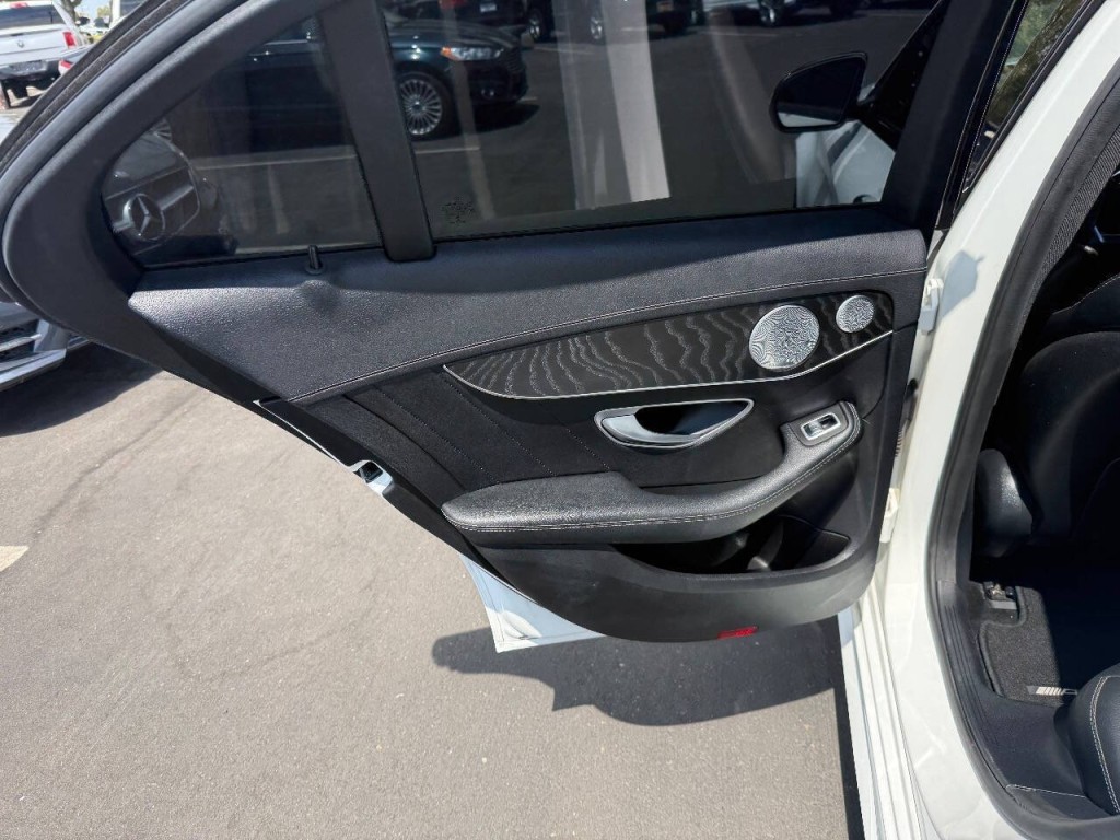 2017 Mercedes-Benz C-Class Image 19