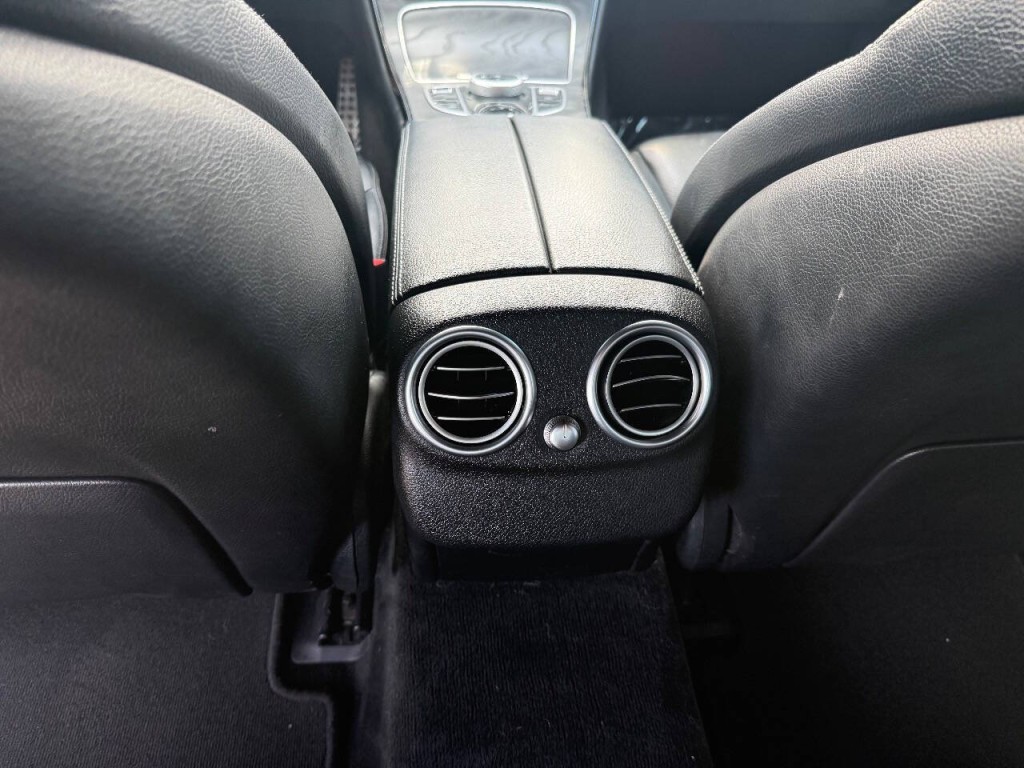 2017 Mercedes-Benz C-Class Image 21