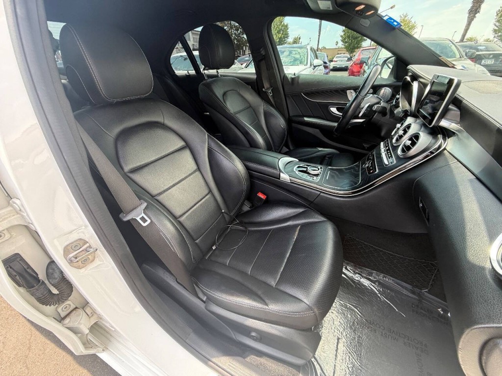 2017 Mercedes-Benz C-Class Image 26