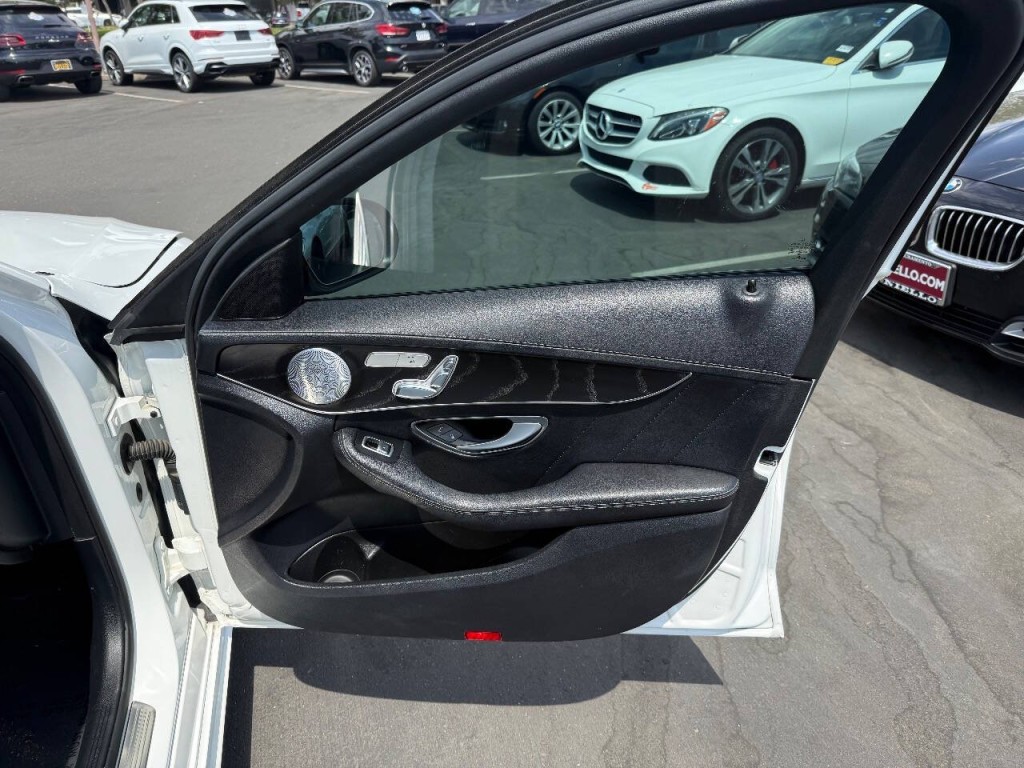 2017 Mercedes-Benz C-Class Image 27