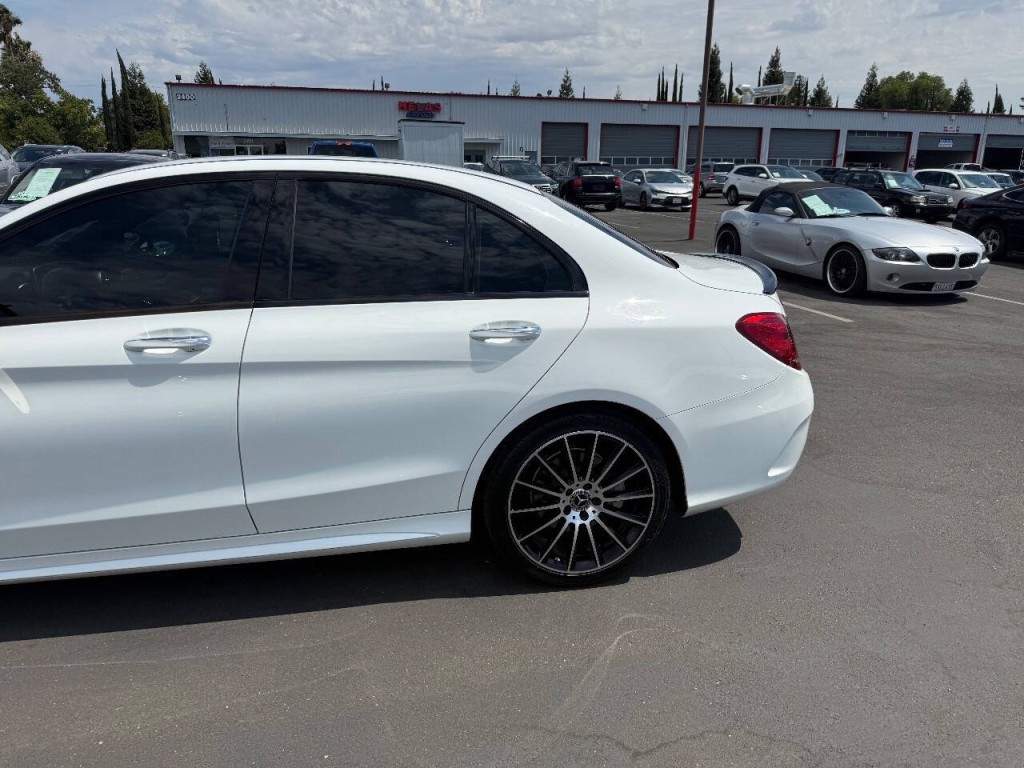 2017 Mercedes-Benz C-Class Image 31
