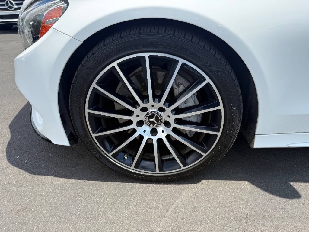 2017 Mercedes-Benz C-Class Image 33
