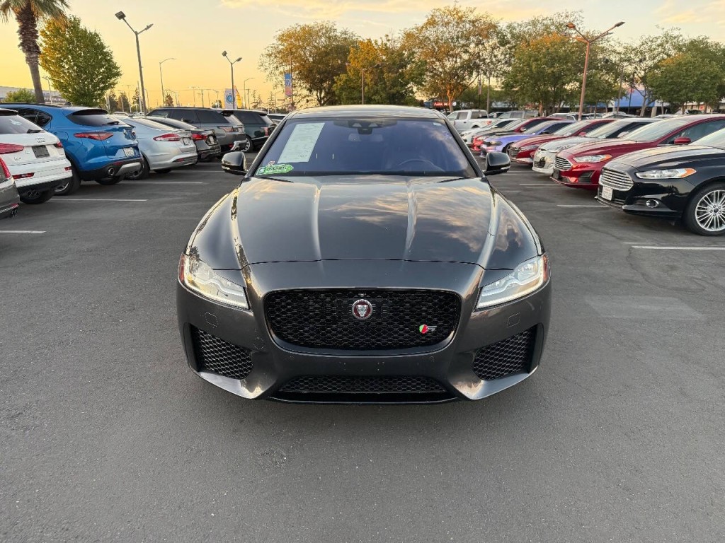 2016 Jaguar XF Image 2