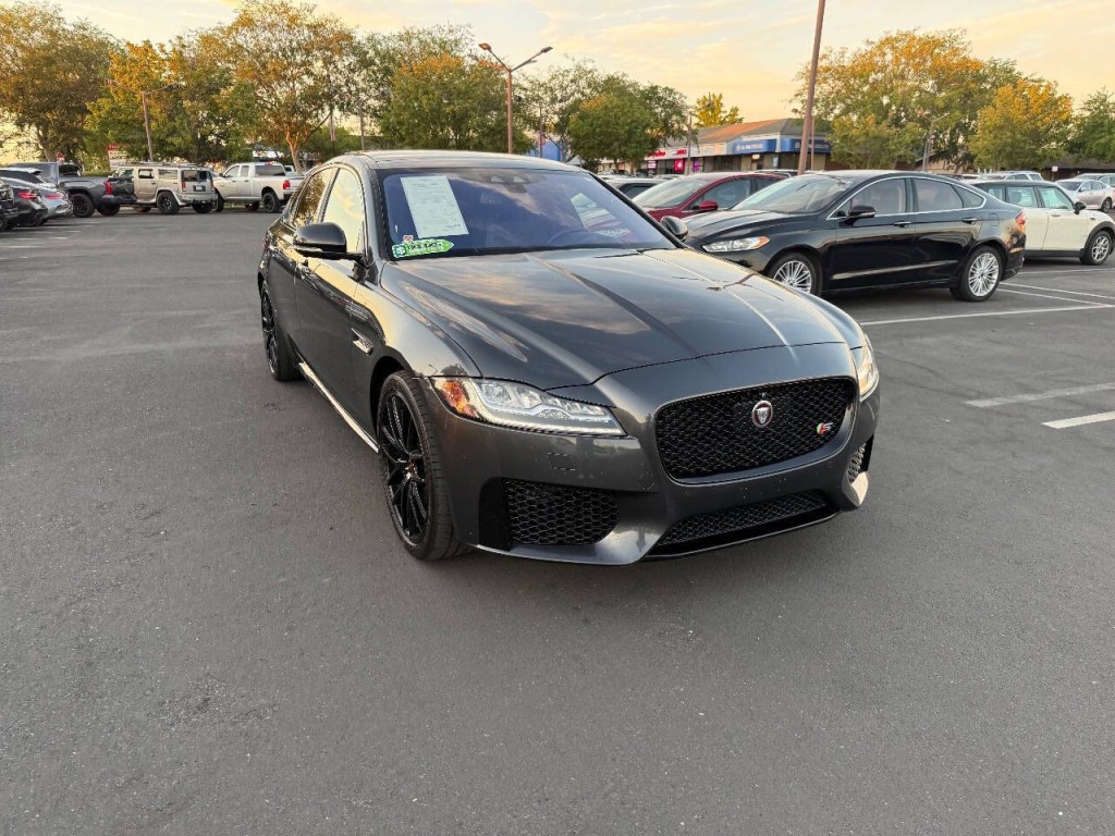 2016 Jaguar XF Image 3