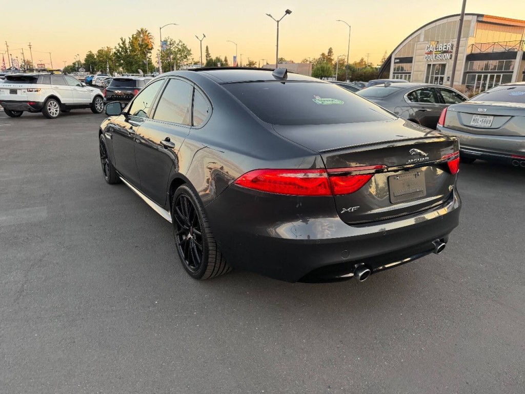 2016 Jaguar XF Image 7