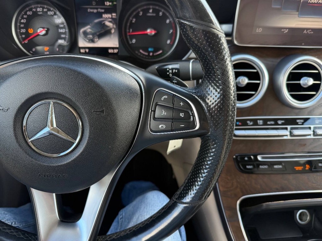 2019 Mercedes-Benz GLC-Class Image 11