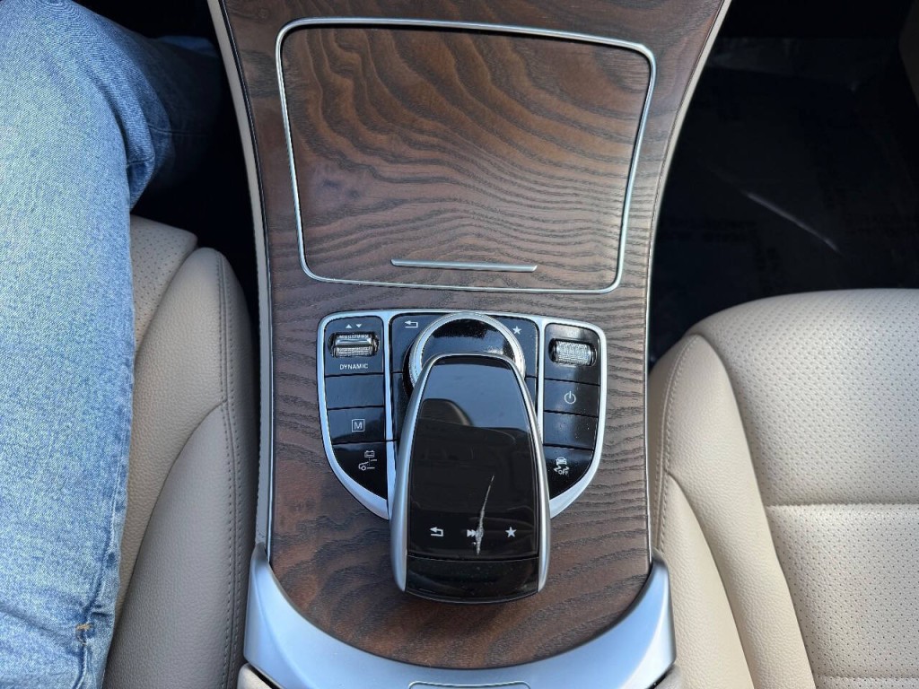 2019 Mercedes-Benz GLC-Class Image 12