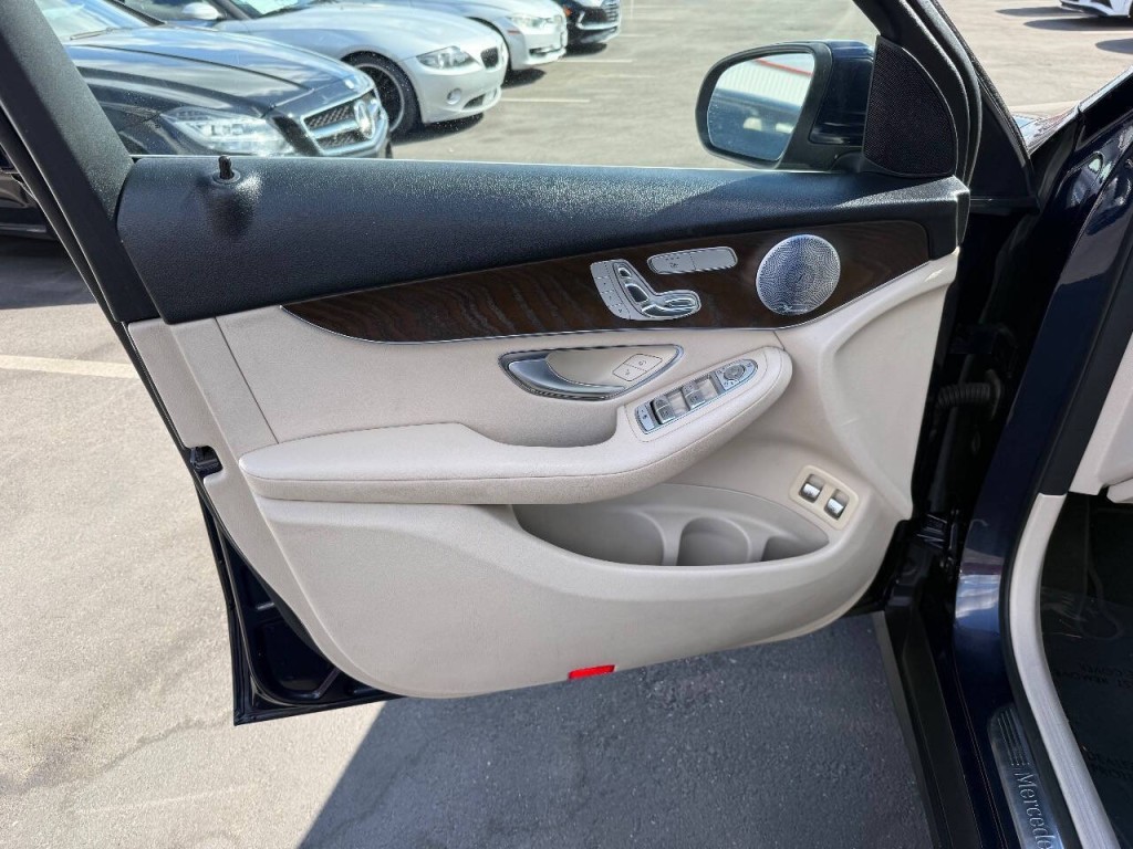 2019 Mercedes-Benz GLC-Class Image 16