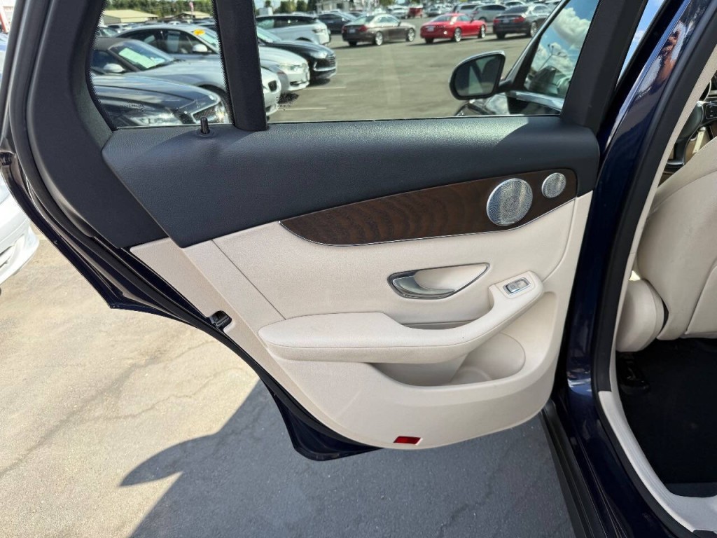 2019 Mercedes-Benz GLC-Class Image 17