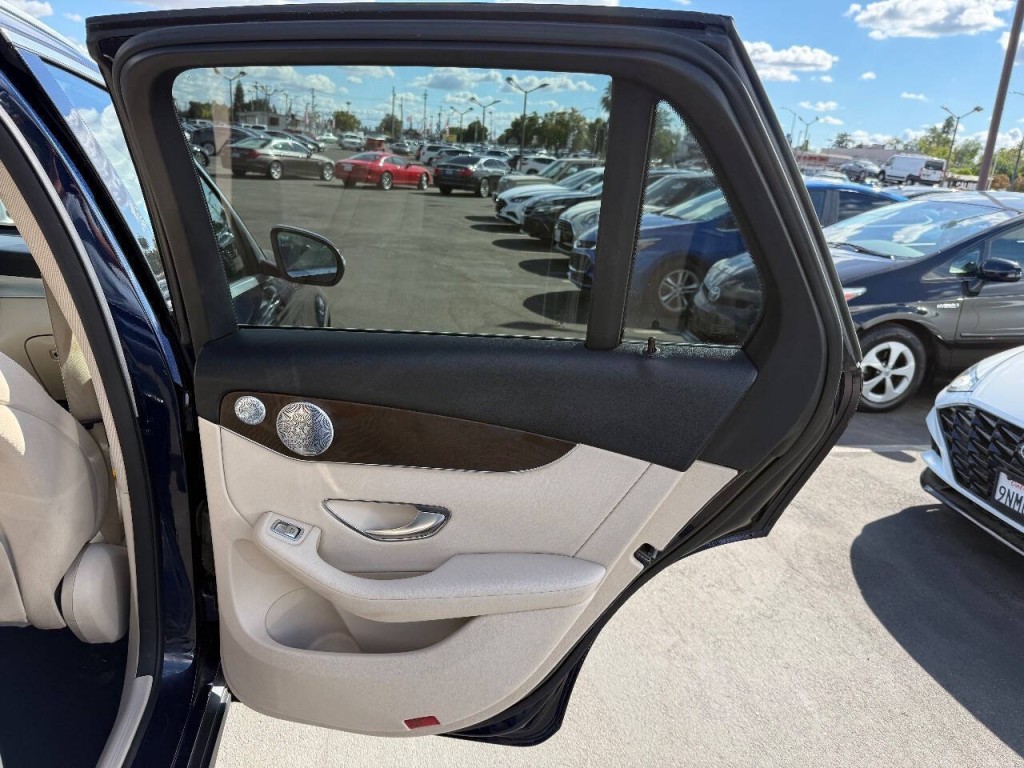 2019 Mercedes-Benz GLC-Class Image 26