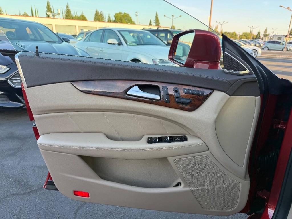 2014 Mercedes-Benz CLS-Class Image 32