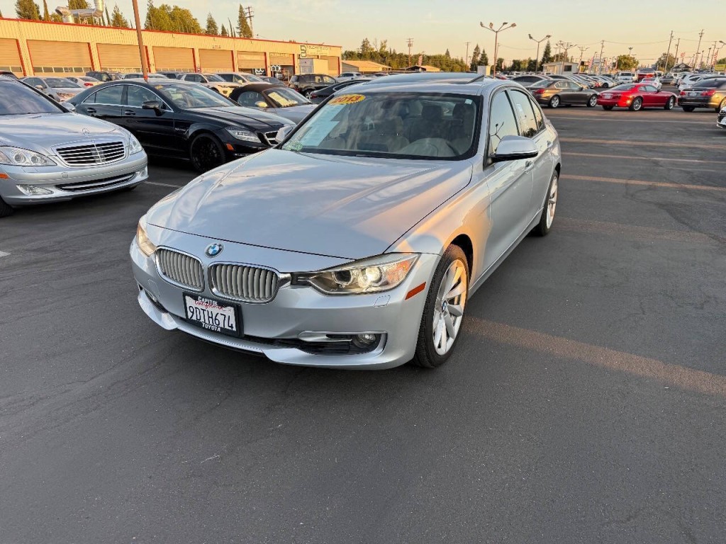 2012 BMW 3 Series Image 1