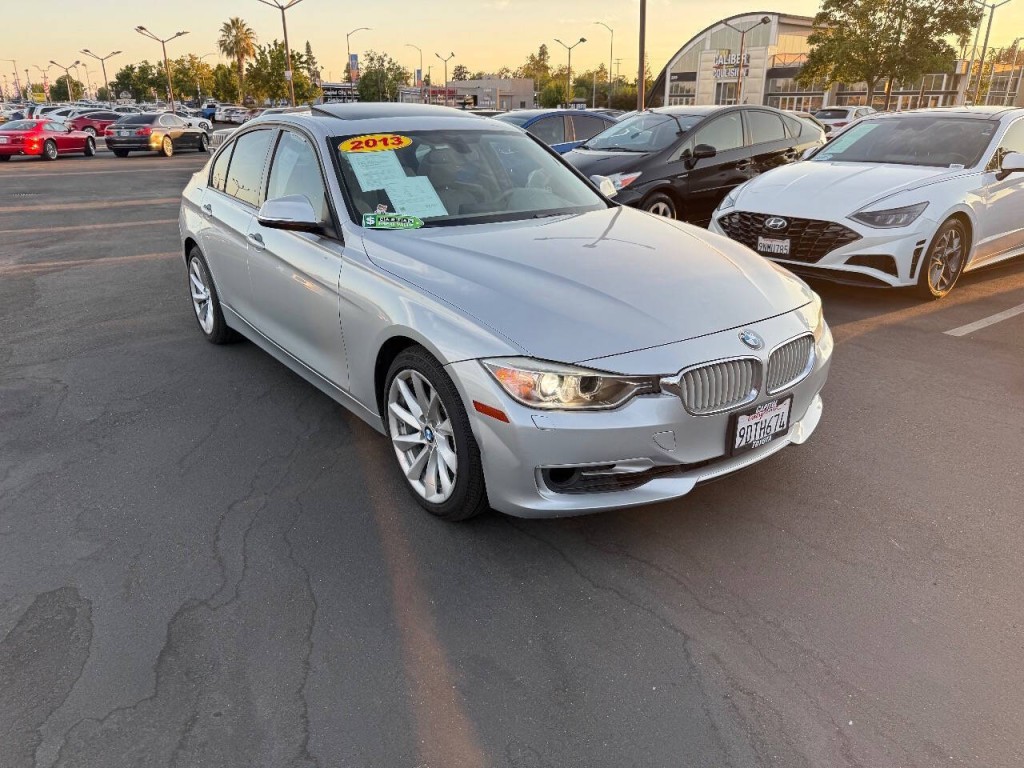 2012 BMW 3 Series Image 3