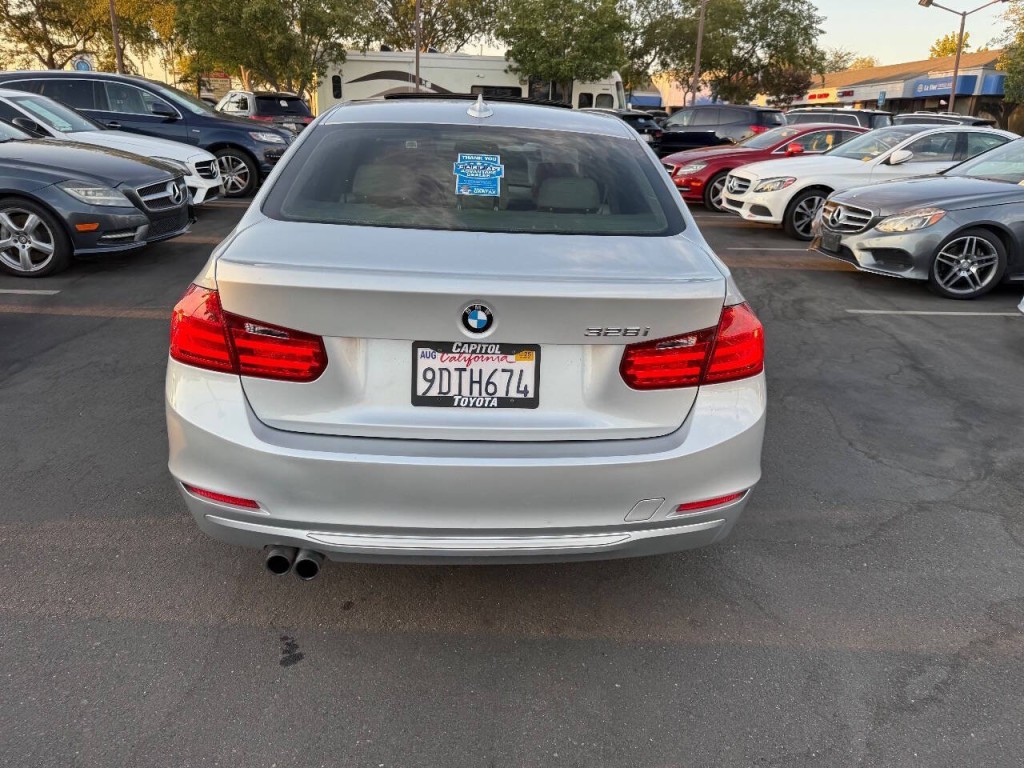 2012 BMW 3 Series Image 6