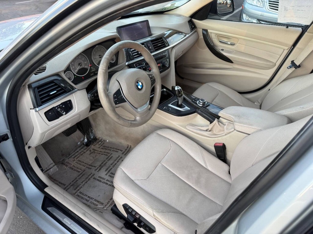 2012 BMW 3 Series Image 10