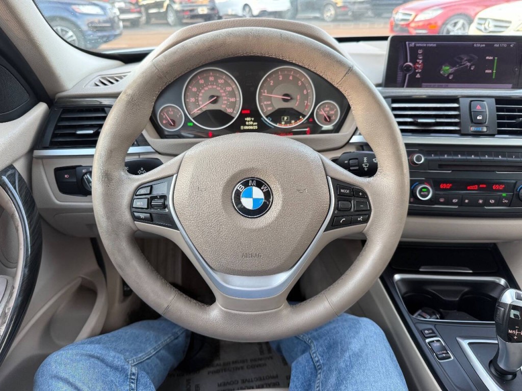 2012 BMW 3 Series Image 11