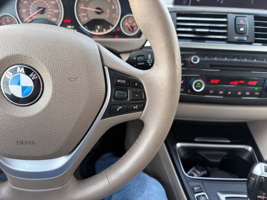 2012 BMW 3 Series Image 12