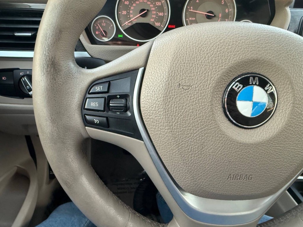 2012 BMW 3 Series Image 15