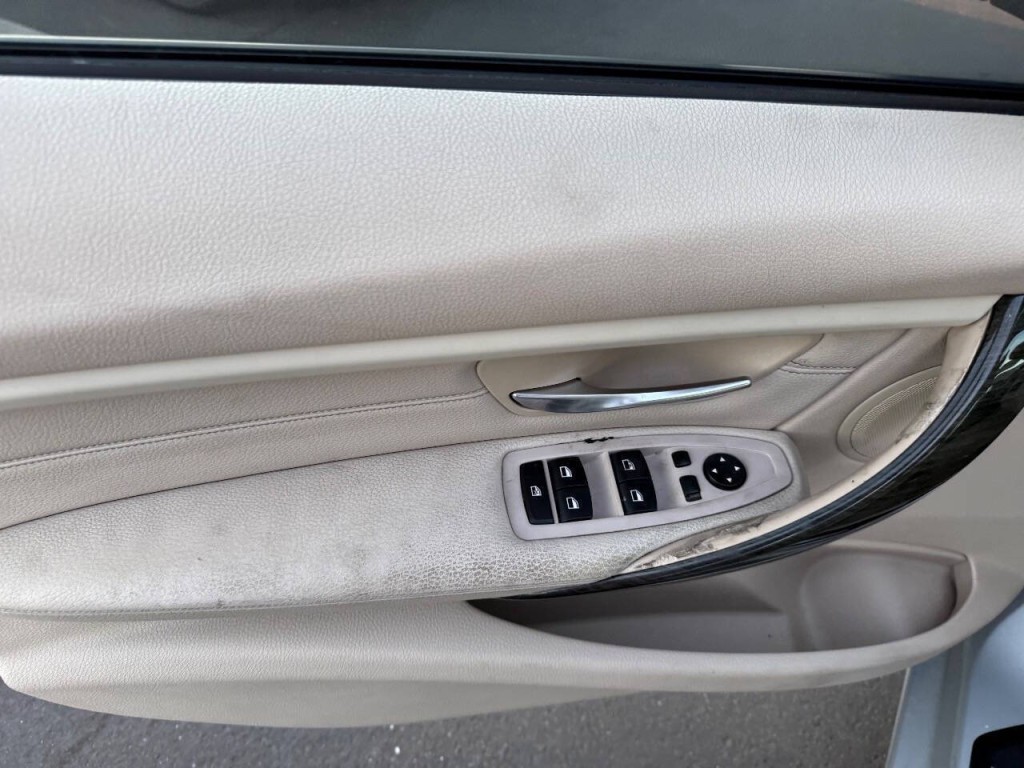 2012 BMW 3 Series Image 20