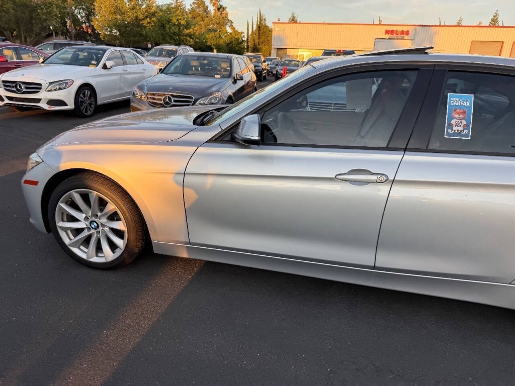 2012 BMW 3 Series Image 36