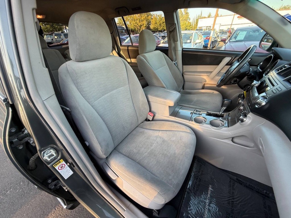 2012 Toyota Highlander Image 17