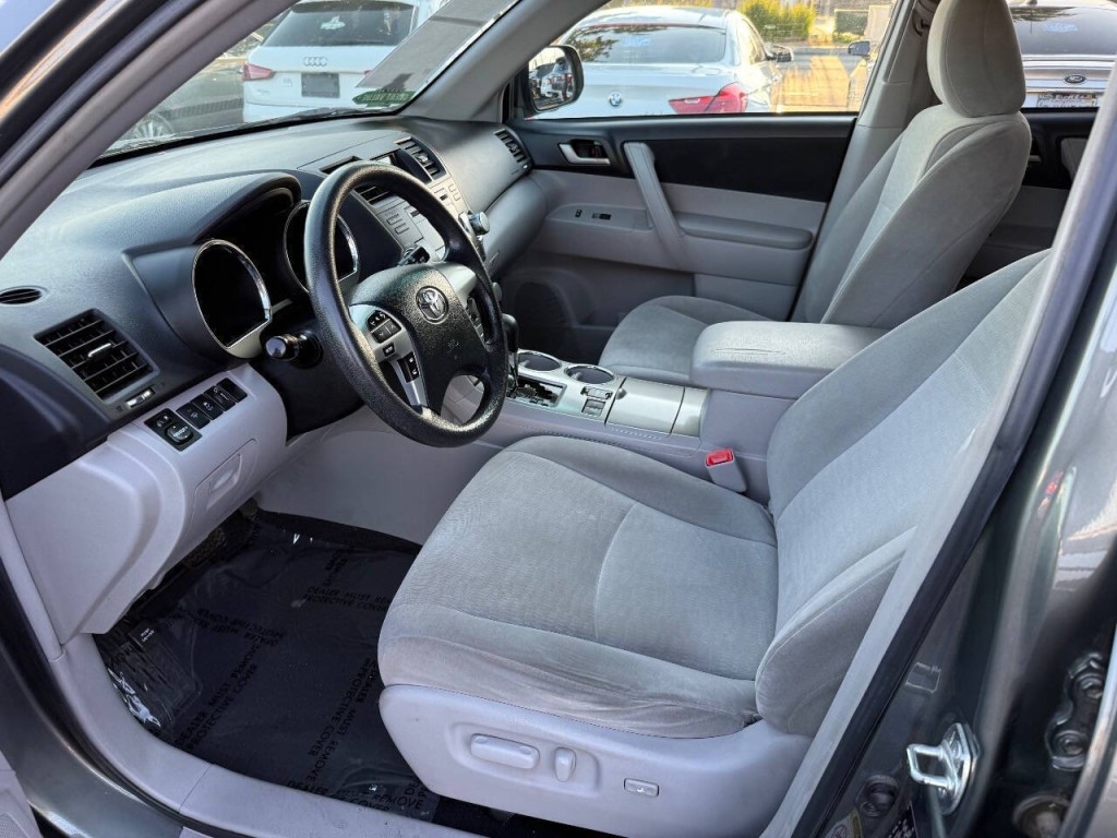 2012 Toyota Highlander Image 19