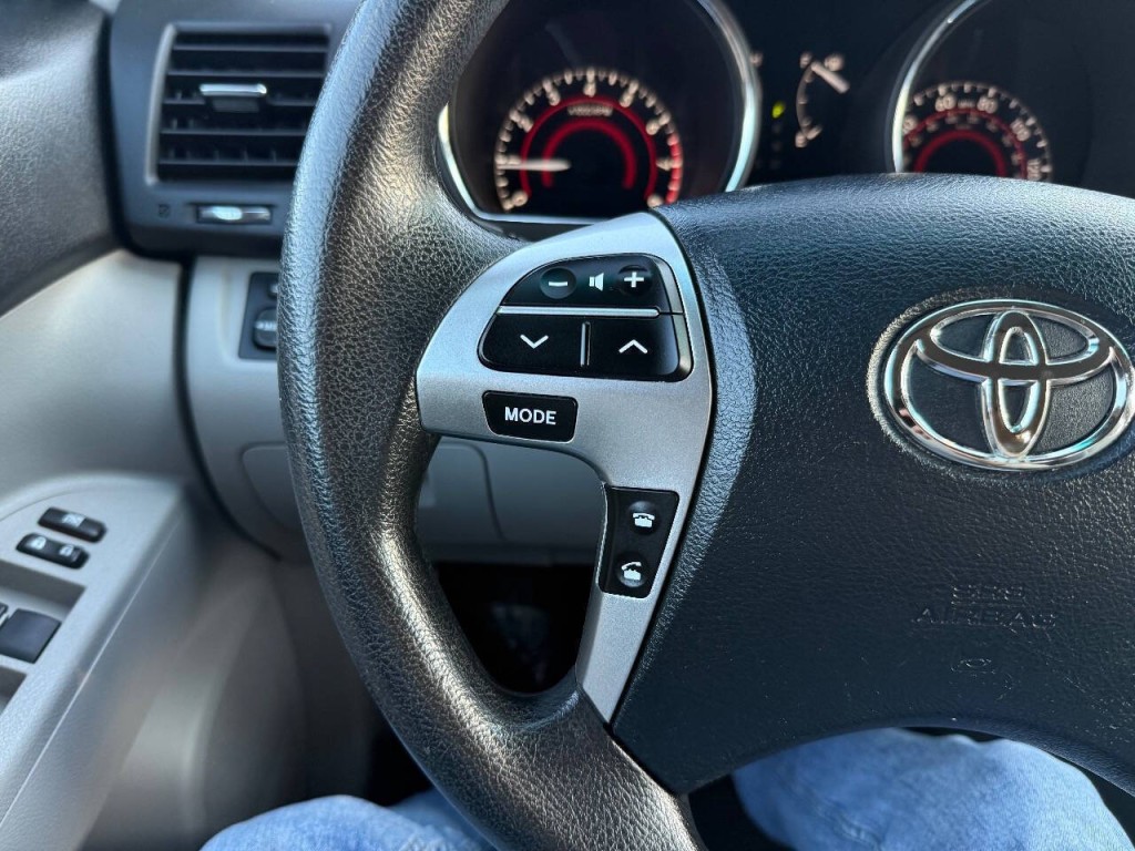 2012 Toyota Highlander Image 21