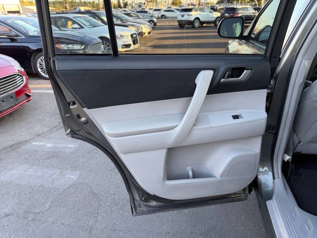 2012 Toyota Highlander Image 29