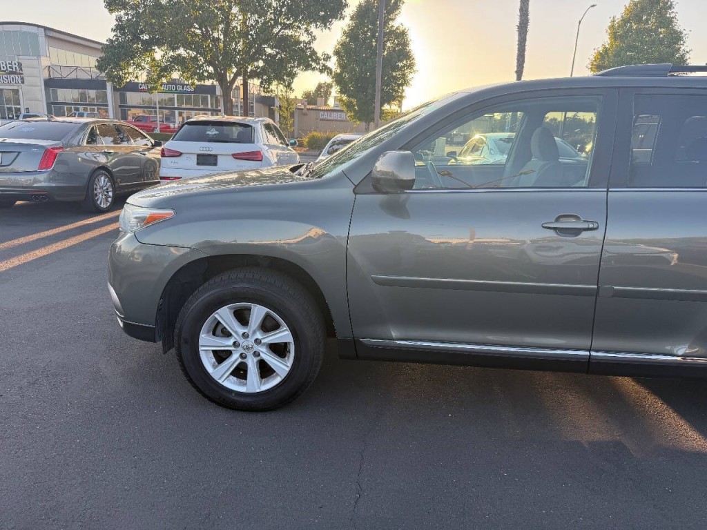 2012 Toyota Highlander Image 36