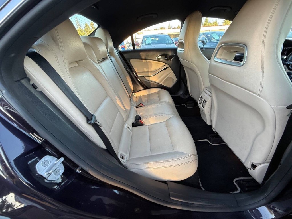 2014 Mercedes-Benz CLA-Class Image 10