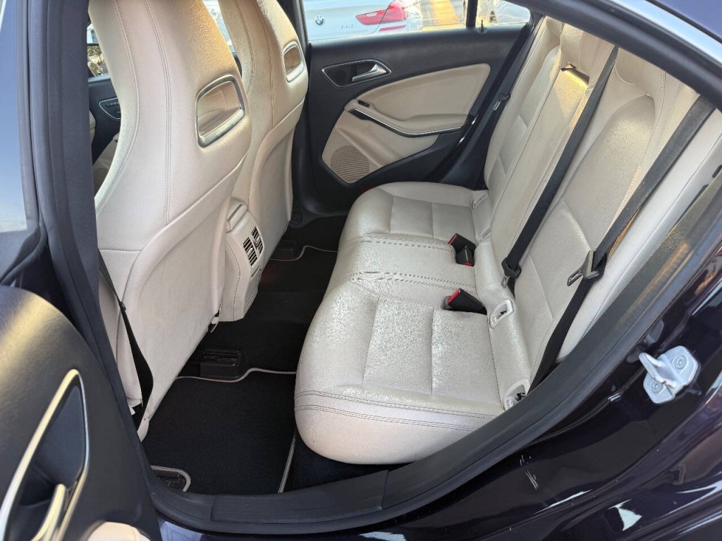 2014 Mercedes-Benz CLA-Class Image 12