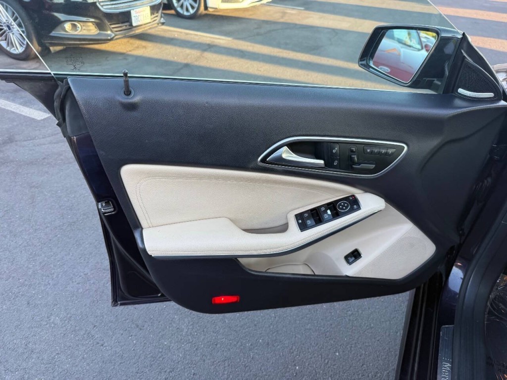 2014 Mercedes-Benz CLA-Class Image 21