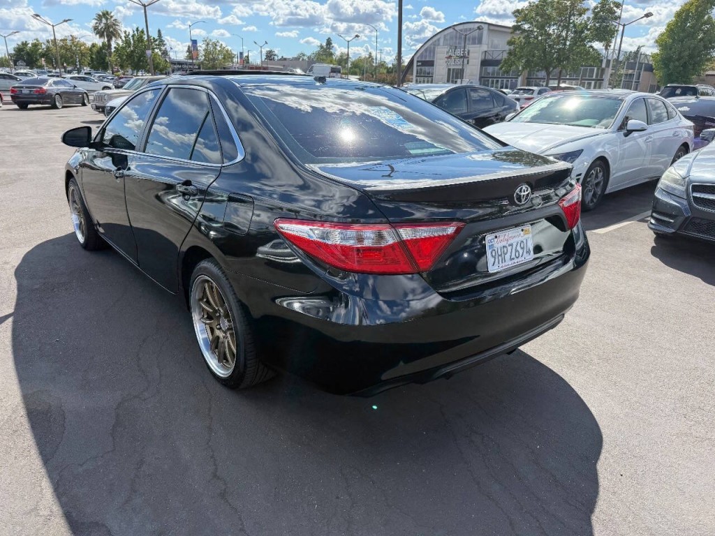 2015 Toyota Camry Image 7