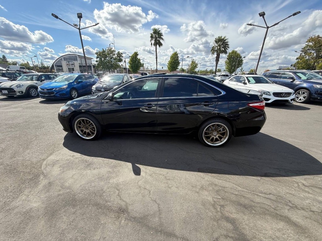 2015 Toyota Camry Image 8