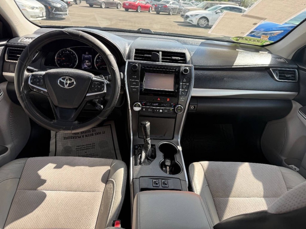 2015 Toyota Camry Image 9