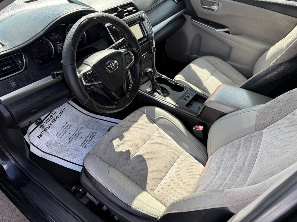 2015 Toyota Camry Image 10