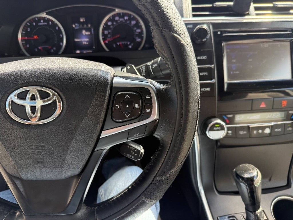 2015 Toyota Camry Image 12