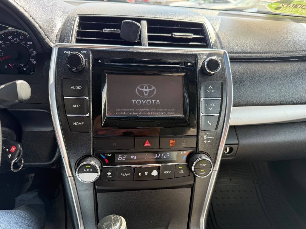 2015 Toyota Camry Image 13