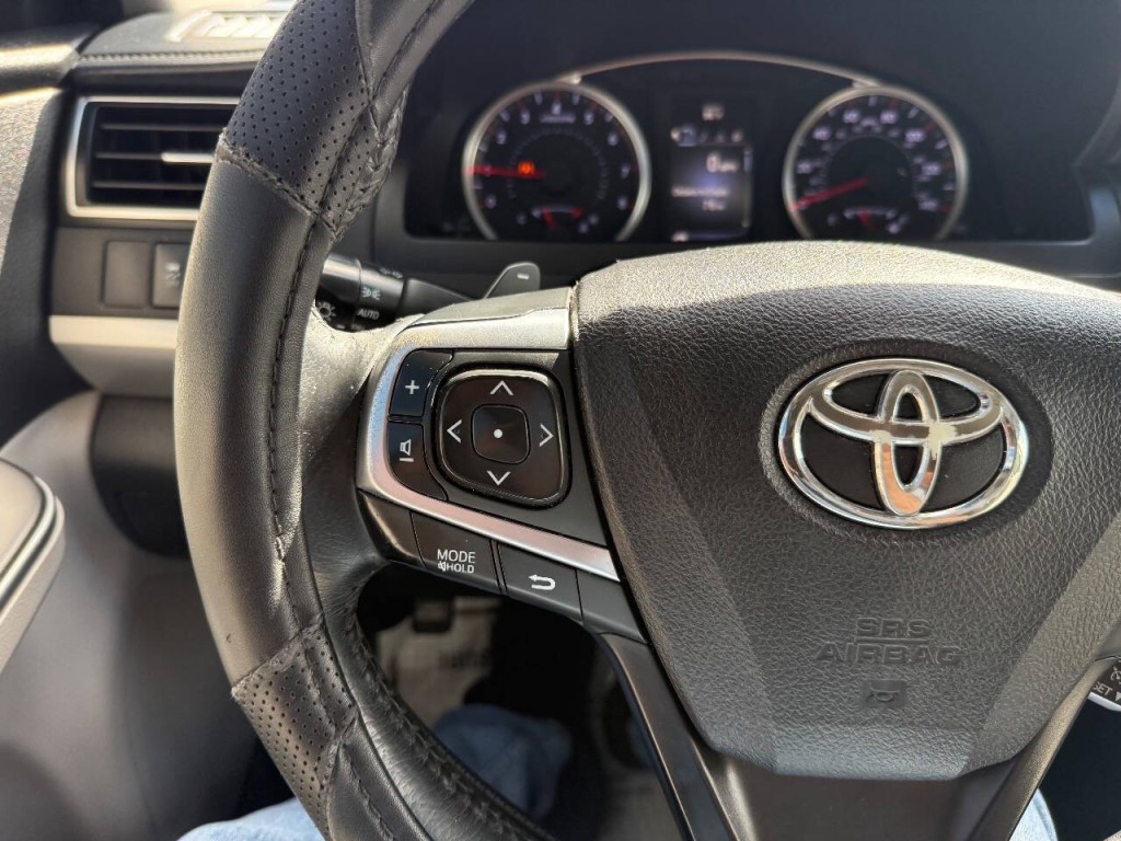 2015 Toyota Camry Image 15