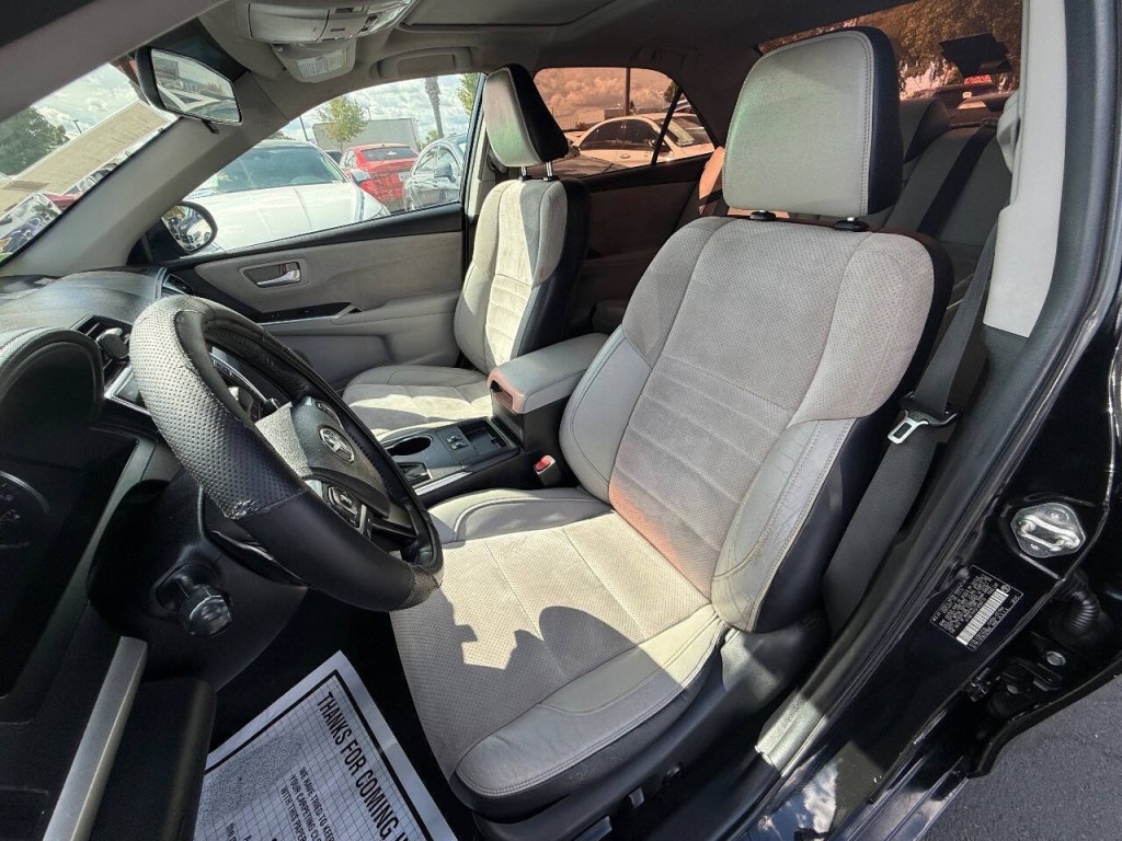 2015 Toyota Camry Image 19